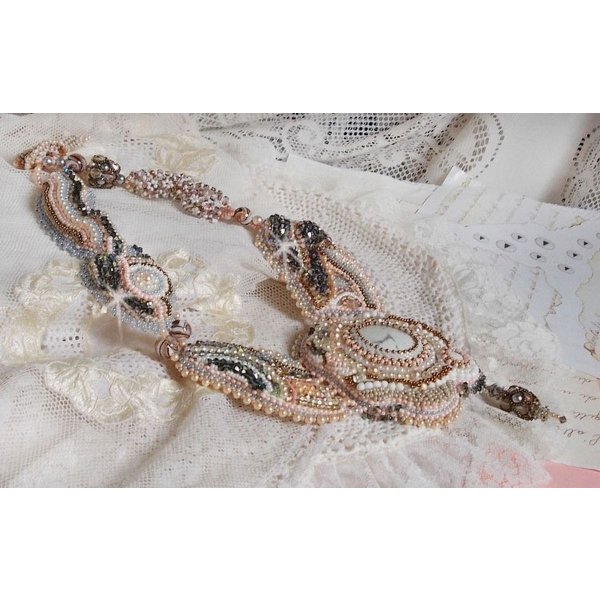 Angelique Marquise des Anges Haute-Couture ketting geborduurd met edelstenen en Swarovski-kristallen