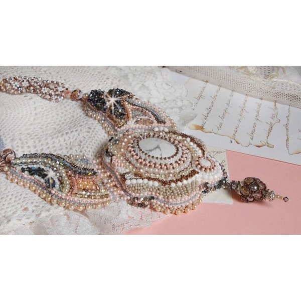 Angelique Marquise des Anges Haute-Couture ketting geborduurd met edelstenen en Swarovski-kristallen