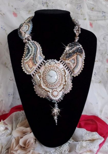 Angelique Marquise des Anges Haute-Couture ketting geborduurd met edelstenen en Swarovski-kristallen