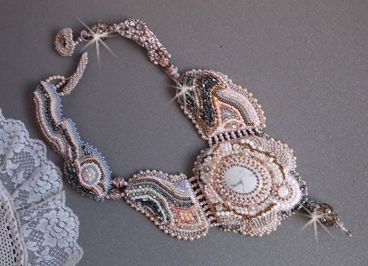Angelique Marquise des Anges Haute-Couture ketting geborduurd met edelstenen en Swarovski-kristallen