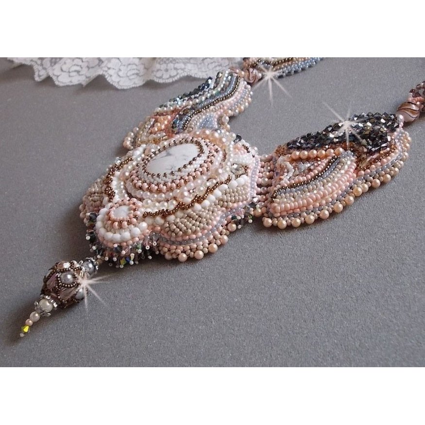 Angelique Marquise des Anges Haute-Couture ketting geborduurd met edelstenen en Swarovski-kristallen