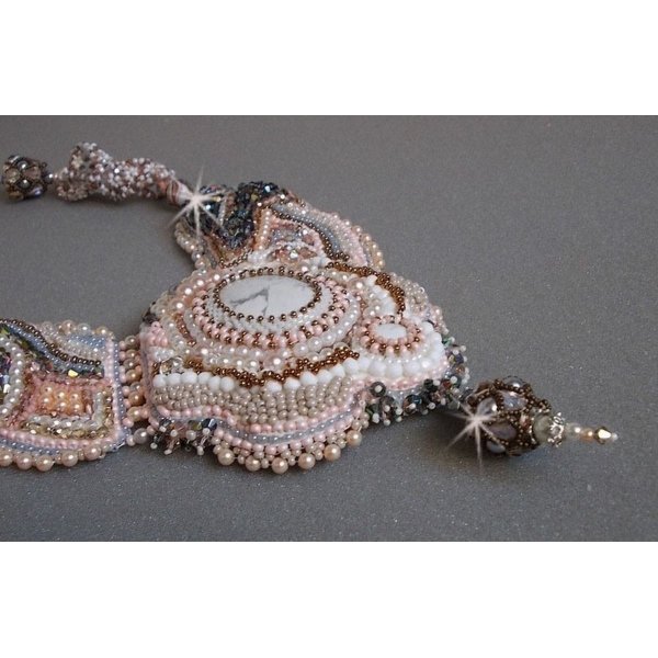 Angelique Marquise des Anges Haute-Couture ketting geborduurd met edelstenen en Swarovski-kristallen