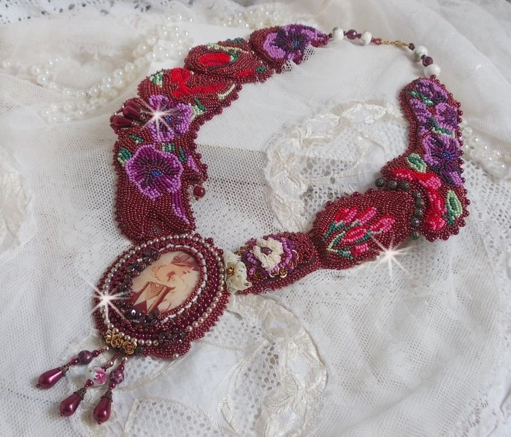 Art'D Haute-Couture slabbenketting geborduurd met verschillende gekleurde rocailles en Swarovski kristalparels