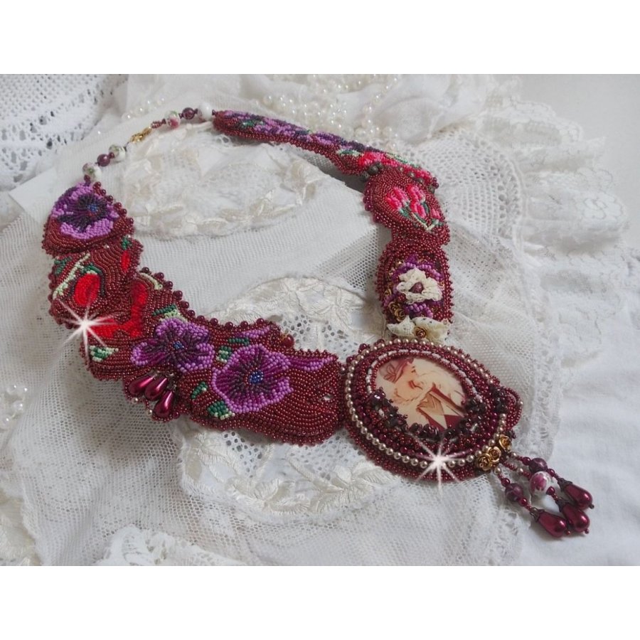 Art'D Haute-Couture slabbenketting geborduurd met verschillende gekleurde rocailles en Swarovski kristalparels