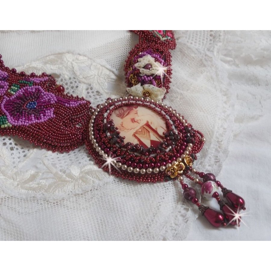 Art'D Haute-Couture slabbenketting geborduurd met verschillende gekleurde rocailles en Swarovski kristalparels