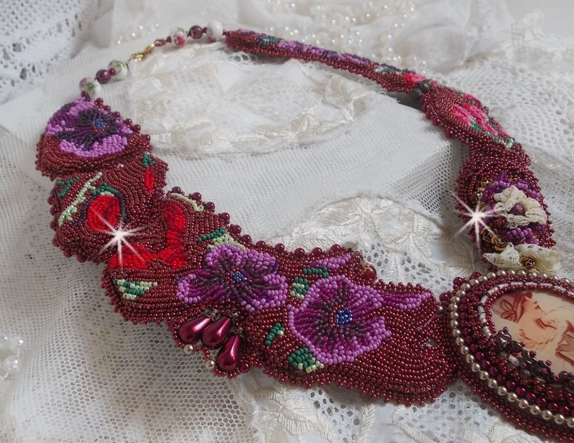 Art'D Haute-Couture slabbenketting geborduurd met verschillende gekleurde rocailles en Swarovski kristalparels
