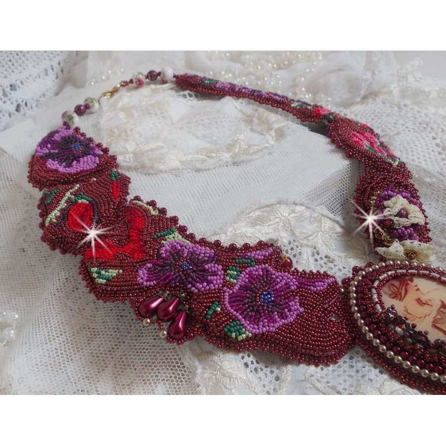 Art'D Haute-Couture slabbenketting geborduurd met verschillende gekleurde rocailles en Swarovski kristalparels