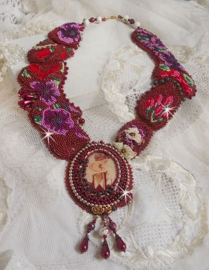 Art'D Haute-Couture slabbenketting geborduurd met verschillende gekleurde rocailles en Swarovski kristalparels