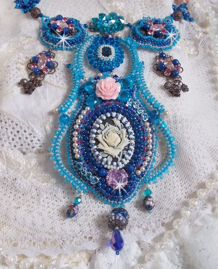 Belle Epoque ketting, Haute-Couture geborduurd met Swarovski kristallen en diverse prachtige parels