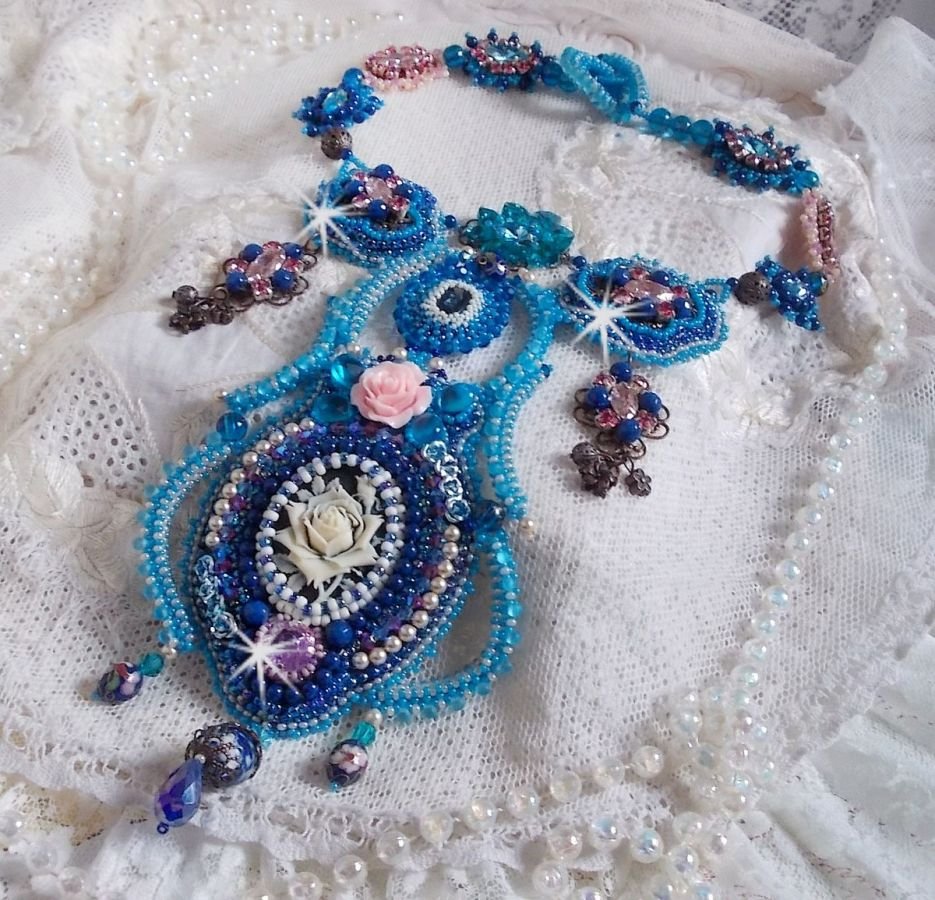Belle Epoque ketting, Haute-Couture geborduurd met Swarovski kristallen en diverse prachtige parels