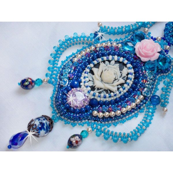 Belle Epoque ketting, Haute-Couture geborduurd met Swarovski kristallen en diverse prachtige parels