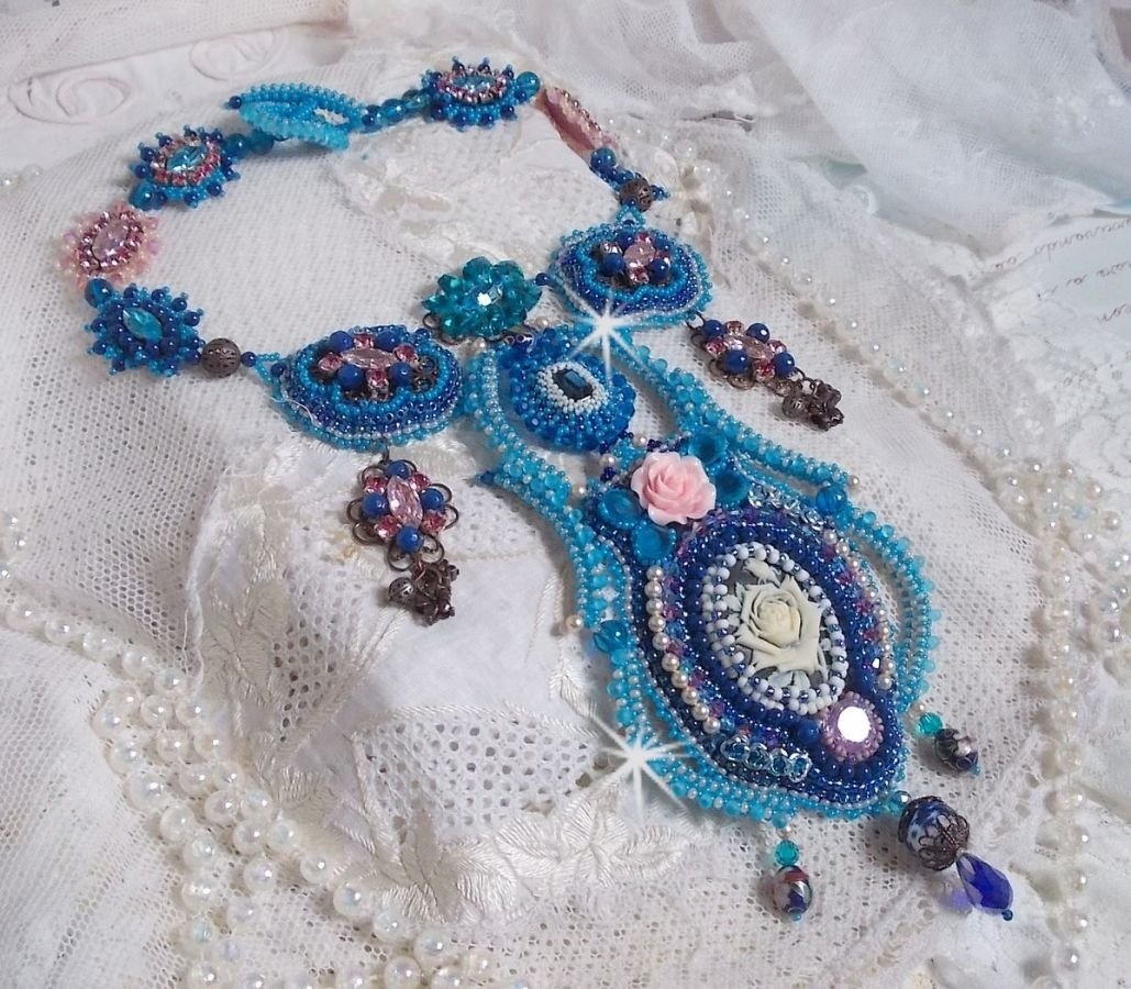 Belle Epoque ketting, Haute-Couture geborduurd met Swarovski kristallen en diverse prachtige parels