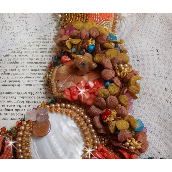 Exotisch Envol collier geborduurd met kant, edelstenen, diverse parels van zeer mooie kwaliteit in Haute-Couture stijl