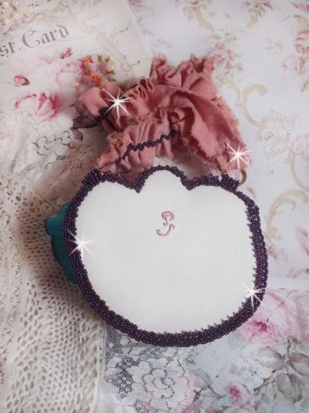 Jardin Po&eacute;tique collier met kant, Swarovski kristallen, parels, rocailles, 18K verguld zilver en halfedelstenen