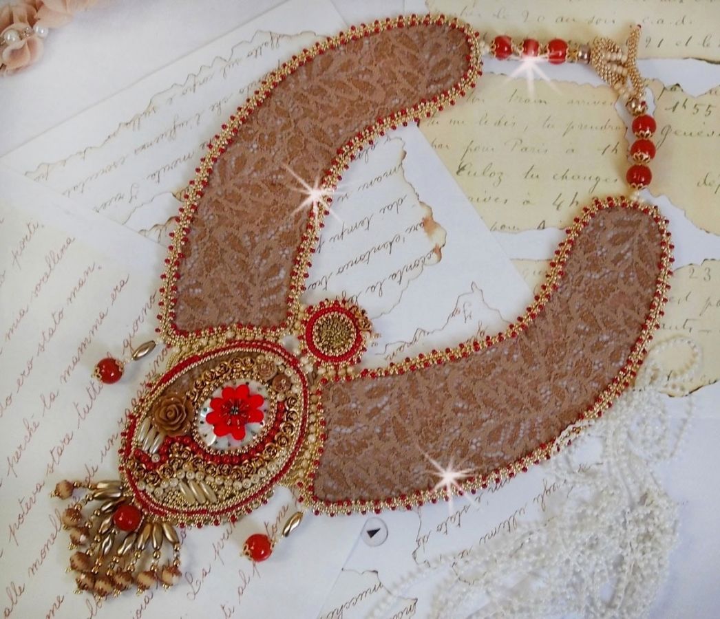 Renaissance ketting met gouden en rode rocailles