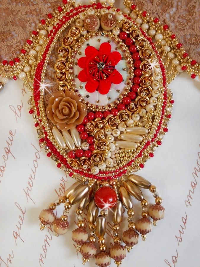 Renaissance ketting met gouden en rode rocailles