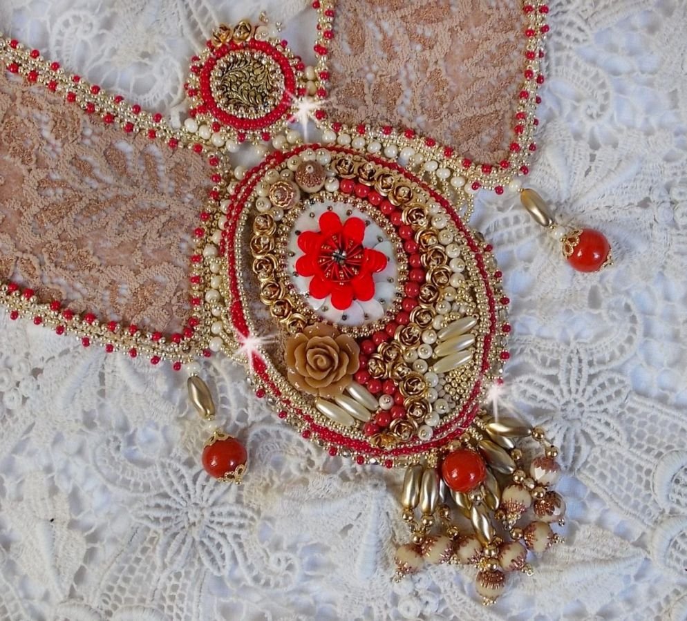 Renaissance ketting met gouden en rode rocailles