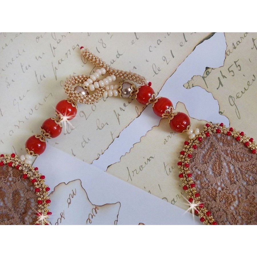 Renaissance ketting met gouden en rode rocailles