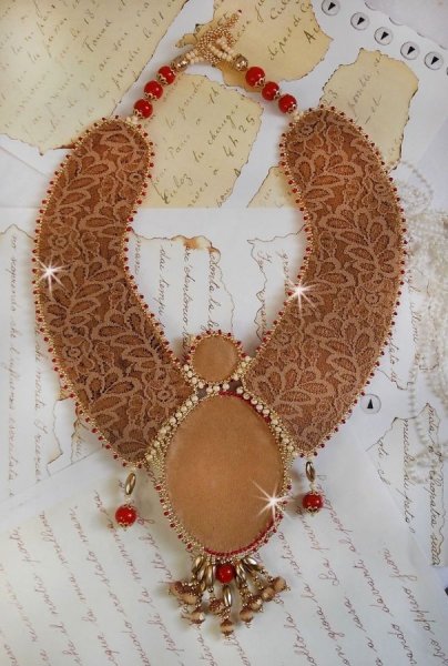 Renaissance ketting met gouden en rode rocailles