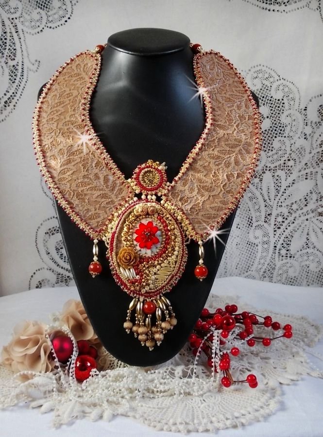 Renaissance ketting met gouden en rode rocailles