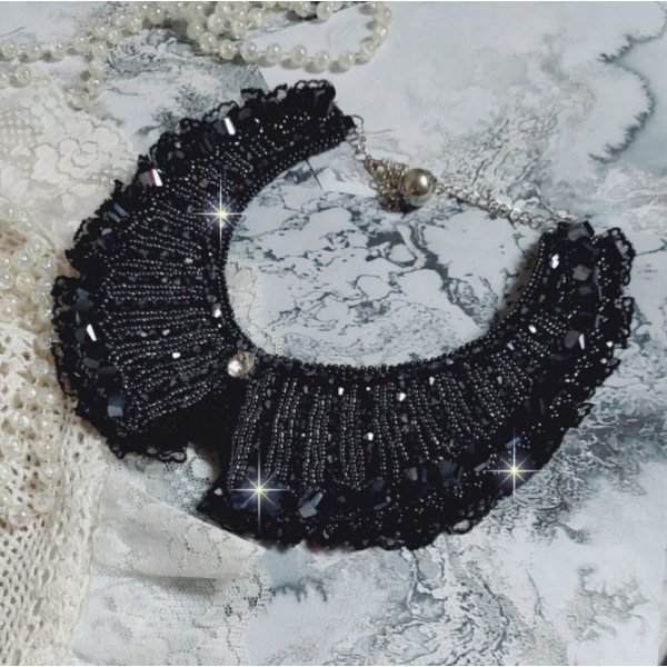 Ketting met Swarovski kristallen en zwart kant Haute-Couture stijl