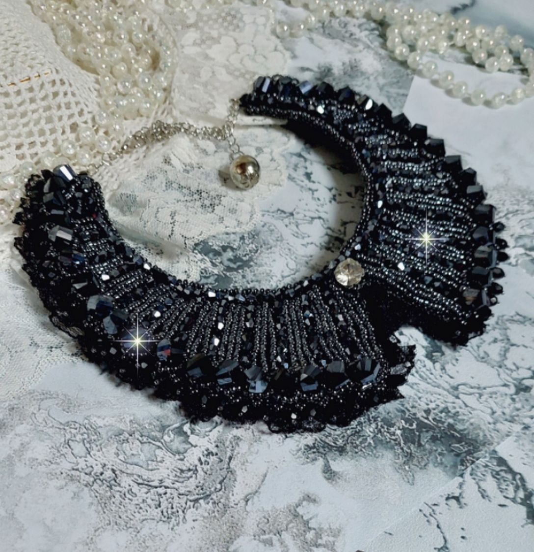 Ketting met Swarovski kristallen en zwart kant Haute-Couture stijl