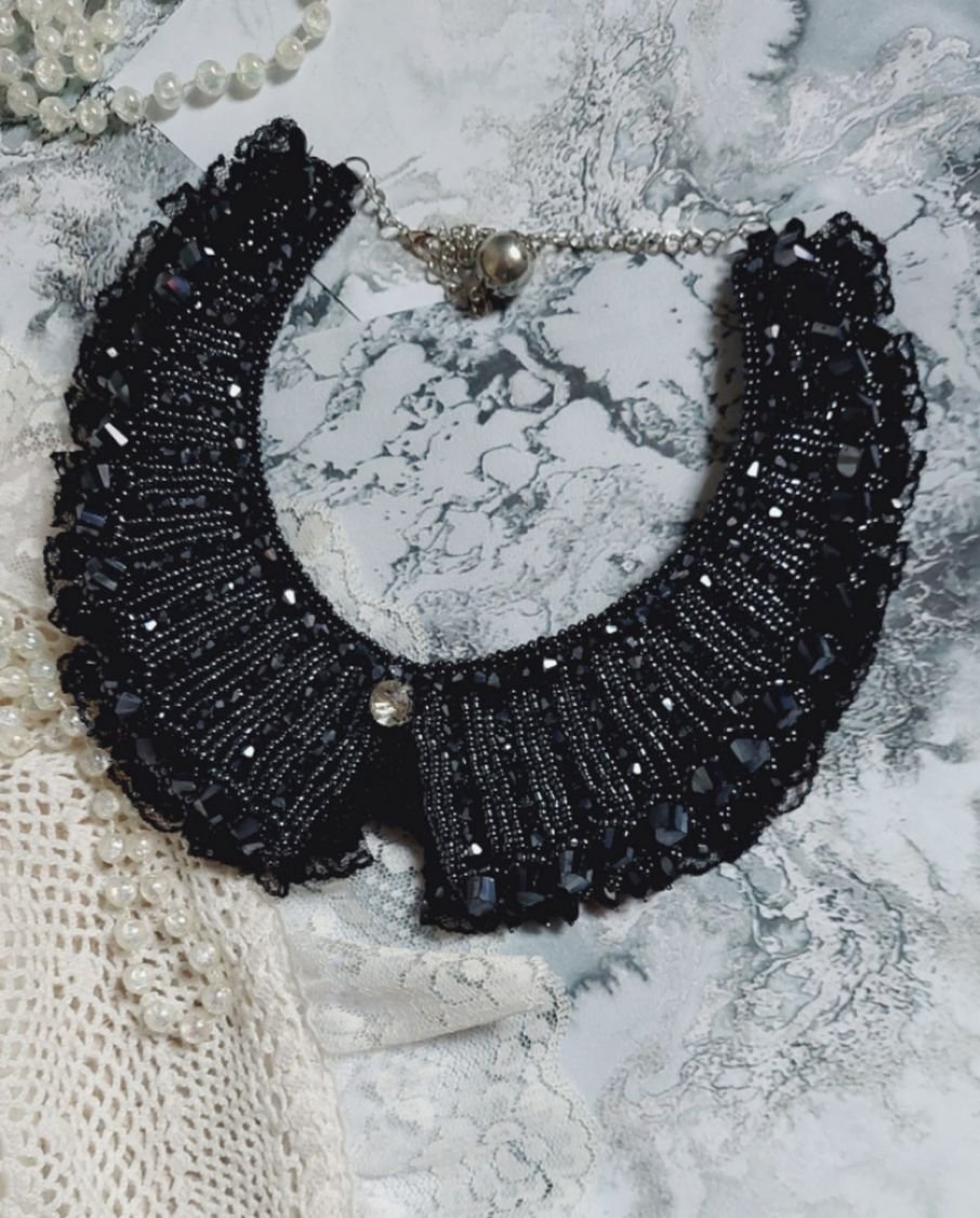 Ketting met Swarovski kristallen en zwart kant Haute-Couture stijl