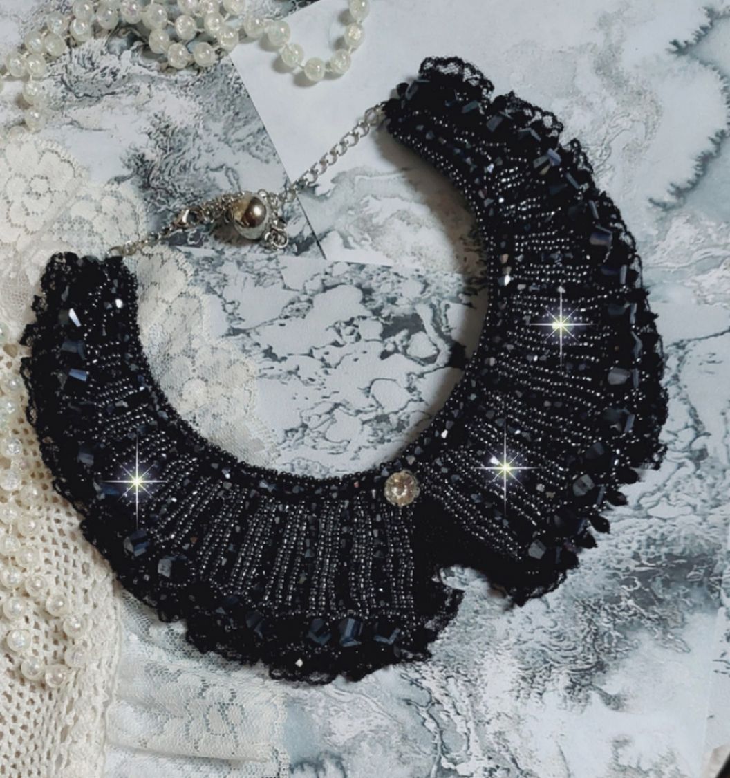 Ketting met Swarovski kristallen en zwart kant Haute-Couture stijl