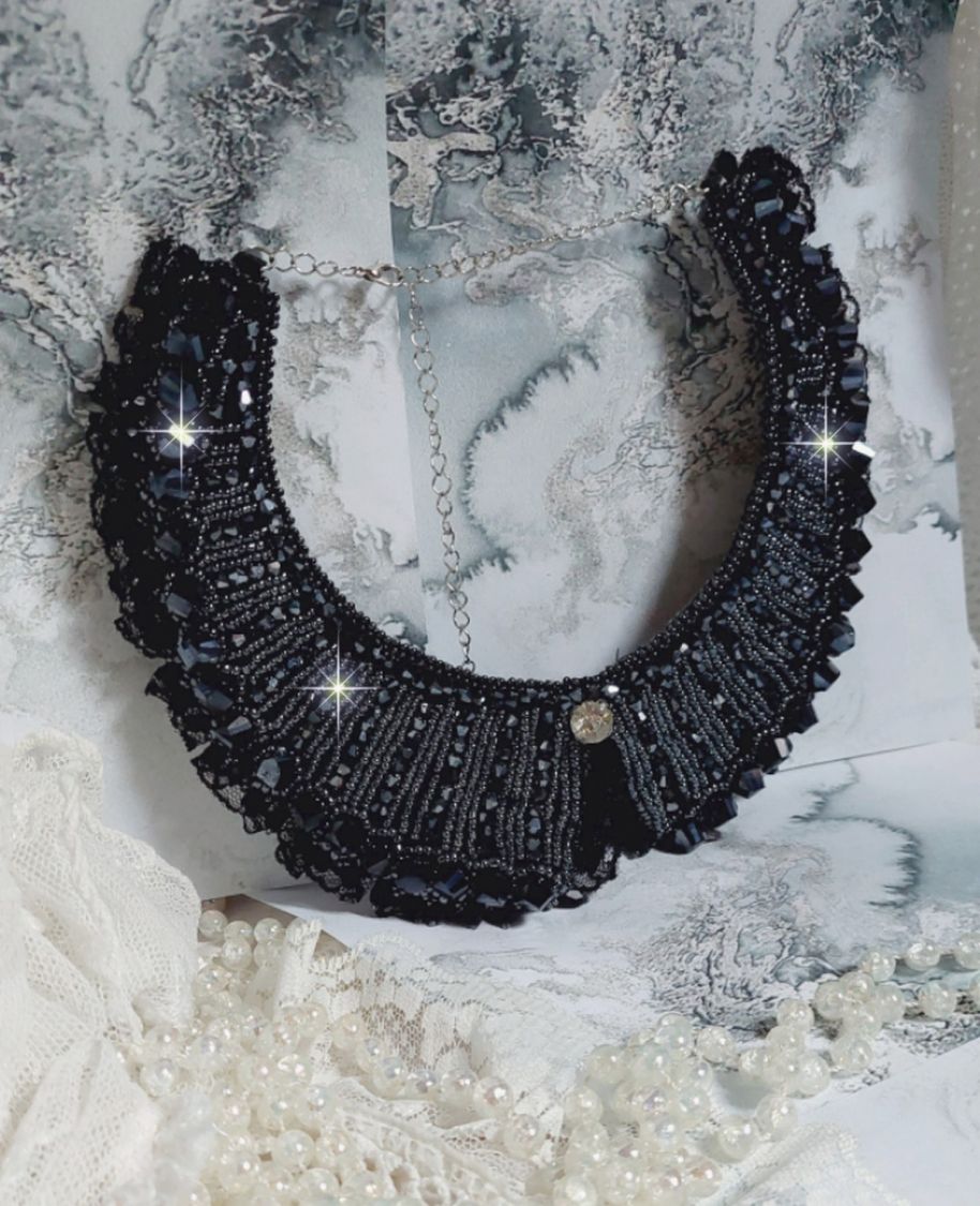 Ketting met Swarovski kristallen en zwart kant Haute-Couture stijl