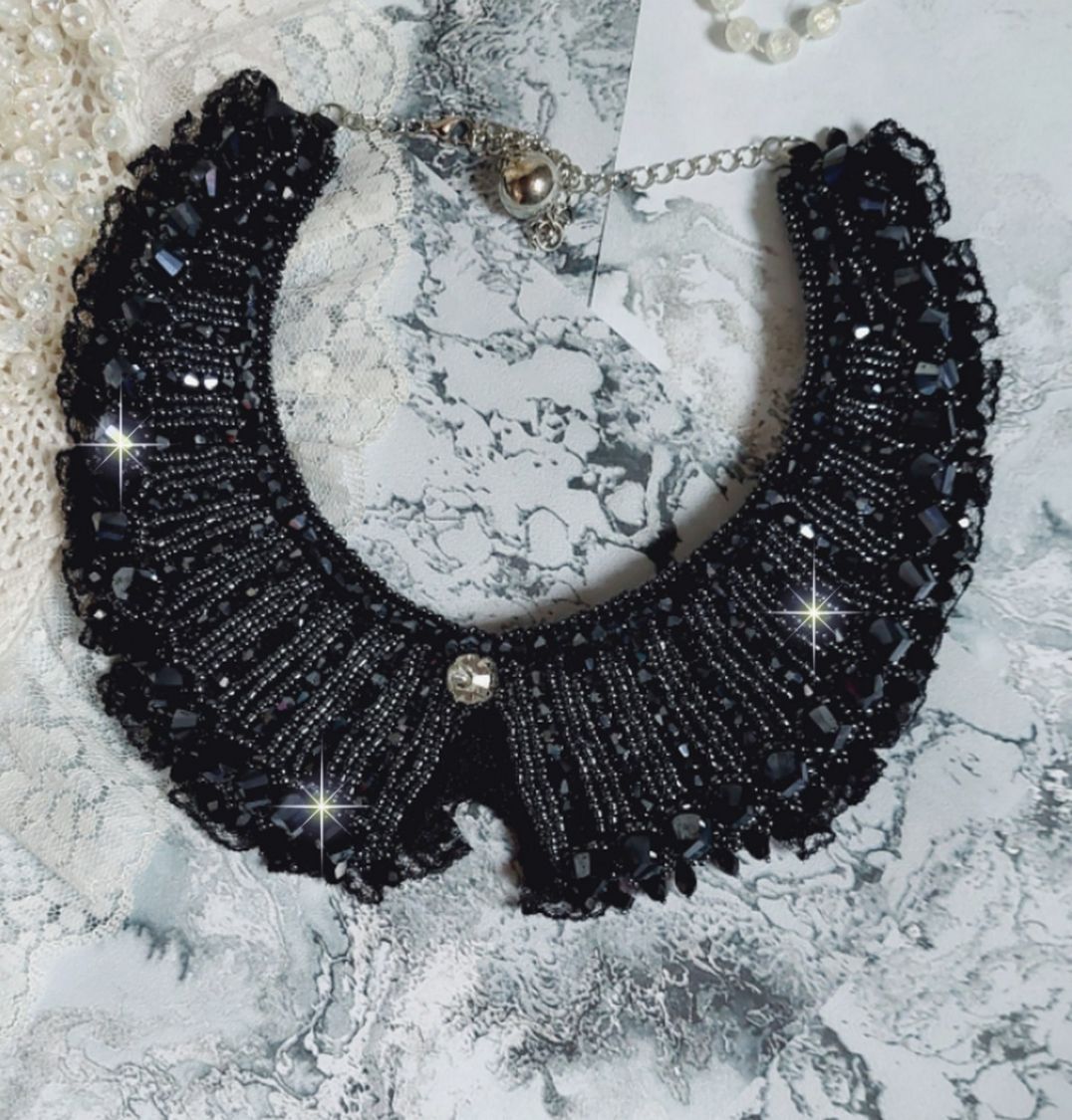 Ketting met Swarovski kristallen en zwart kant Haute-Couture stijl
