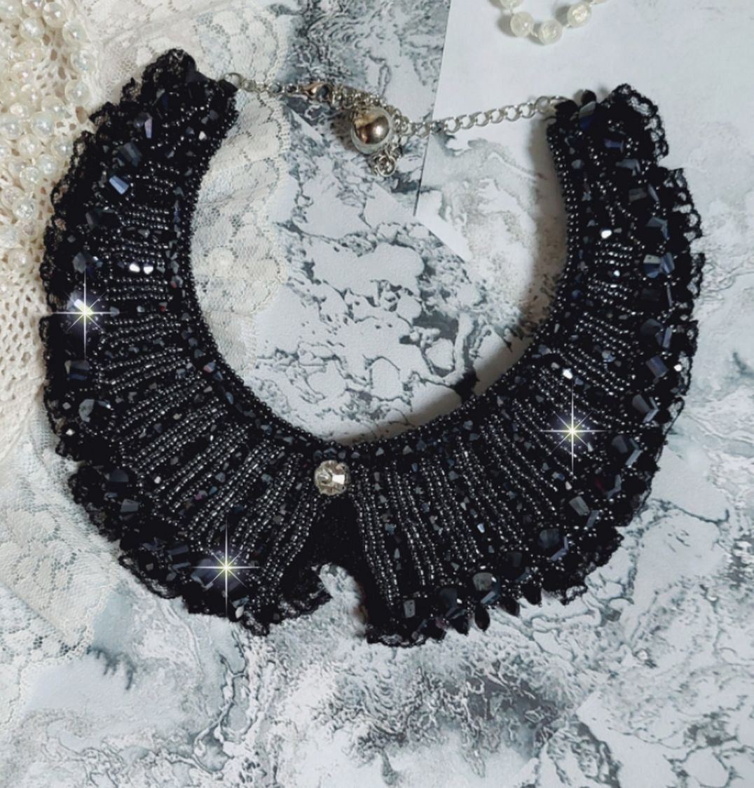 Ketting met Swarovski kristallen en zwart kant Haute-Couture stijl