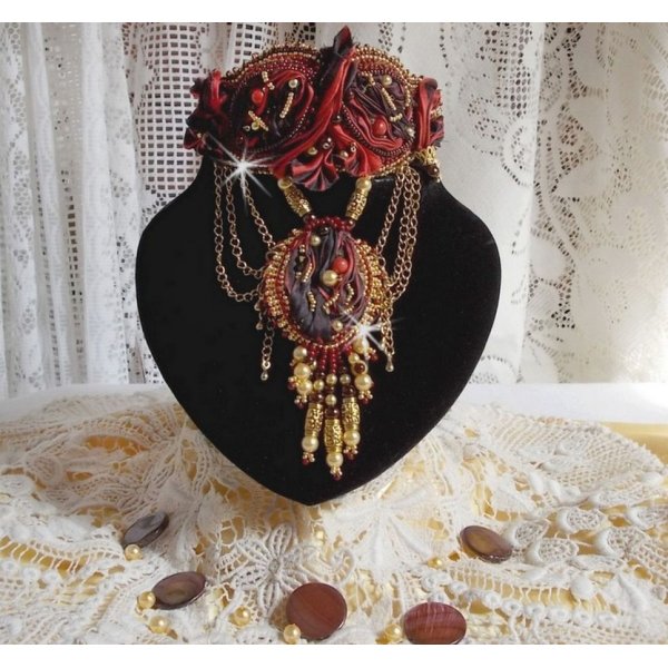 Collier platron Terre de Feu Haute-Couture, avec de la soie le Shibori 