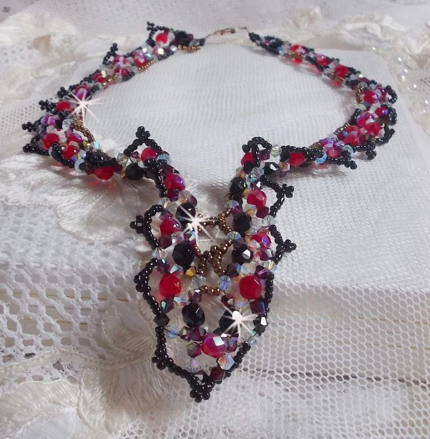 Robijn en zwart collier met Swarovski kristalfacetten en spinners