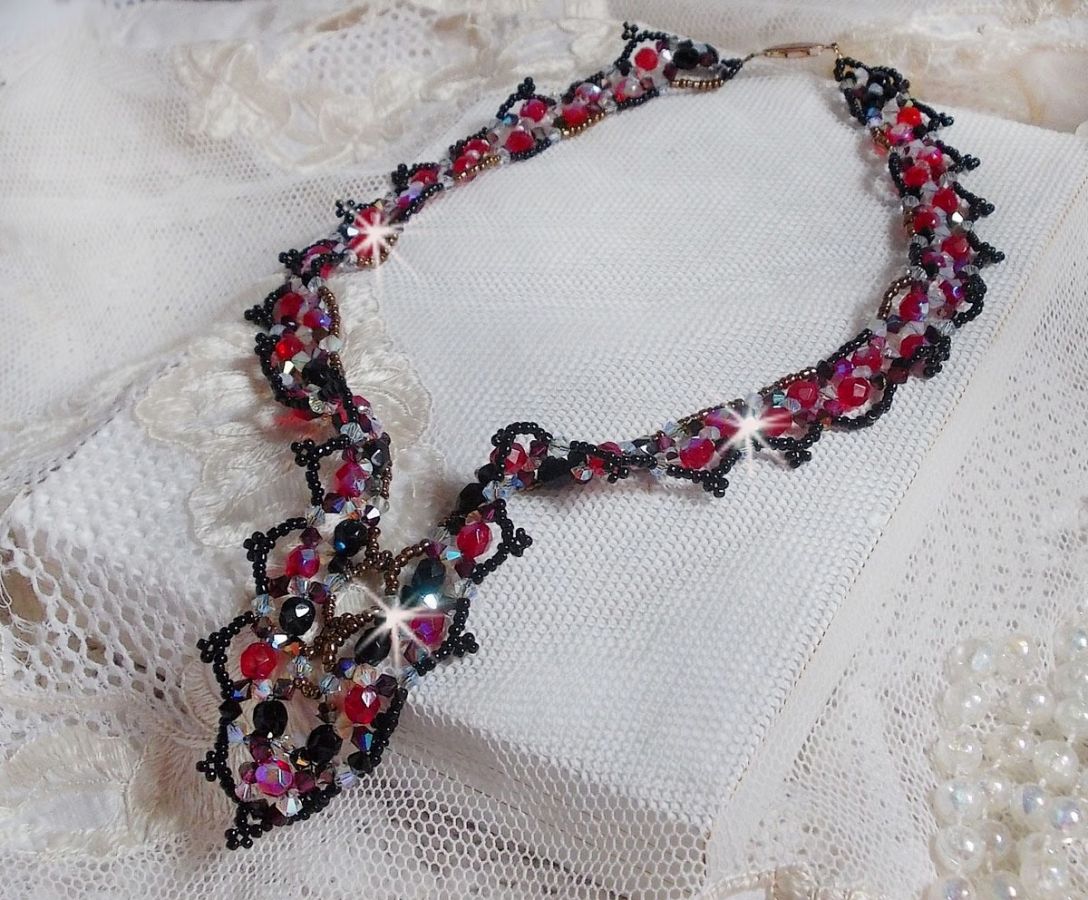Robijn en zwart collier met Swarovski kristalfacetten en spinners