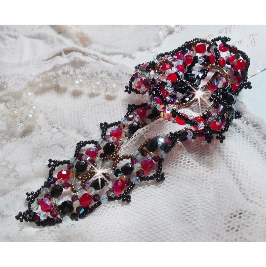 Robijn en zwart collier met Swarovski kristalfacetten en spinners