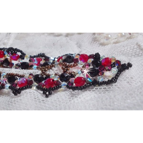 Robijn en zwart collier met Swarovski kristalfacetten en spinners
