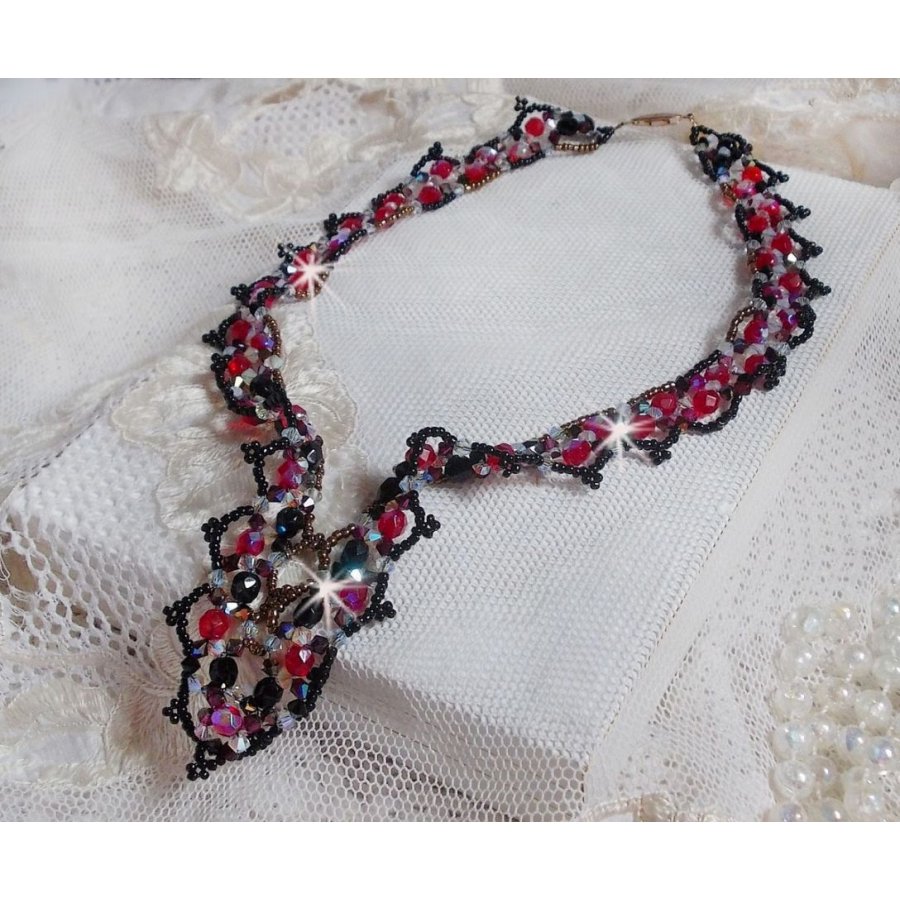 Robijn en zwart collier met Swarovski kristalfacetten en spinners