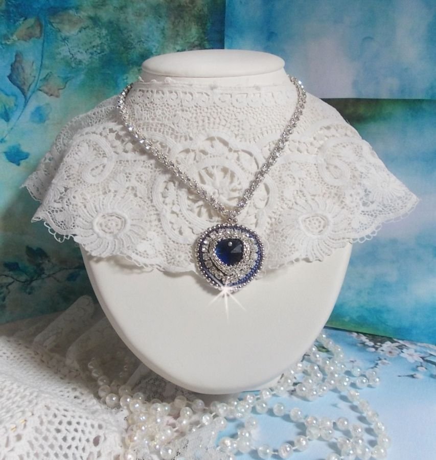 Blauwe Saffier ketting met Swarovski kristallen hart, Miyuki zilveren rocailles, bezels, 925/1000 zilveren slotje en verlengketting.