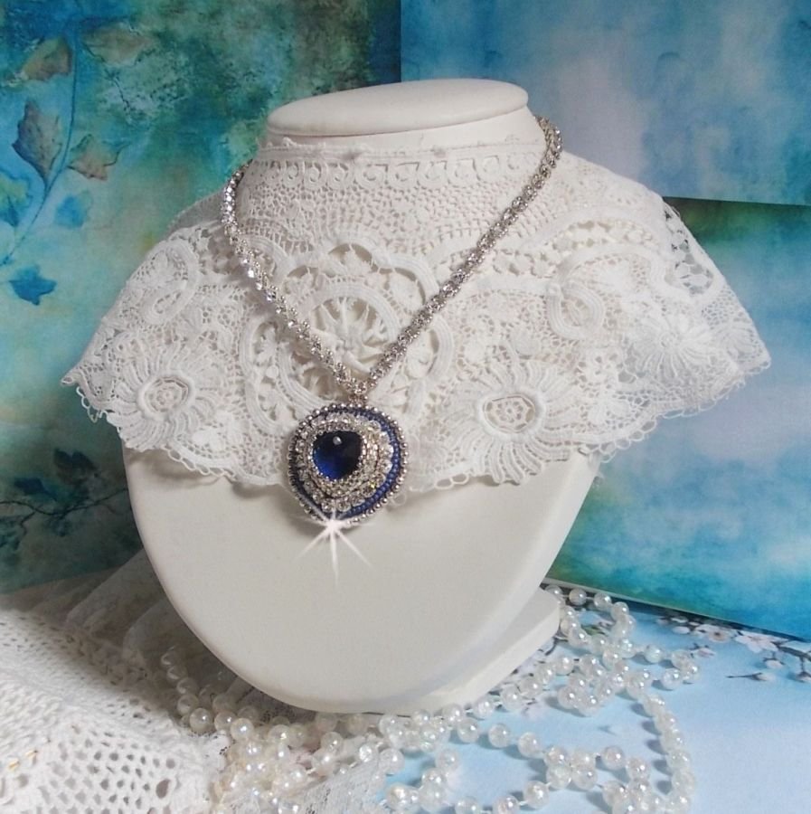 Blauwe Saffier ketting met Swarovski kristallen hart, Miyuki zilveren rocailles, bezels, 925/1000 zilveren slotje en verlengketting.