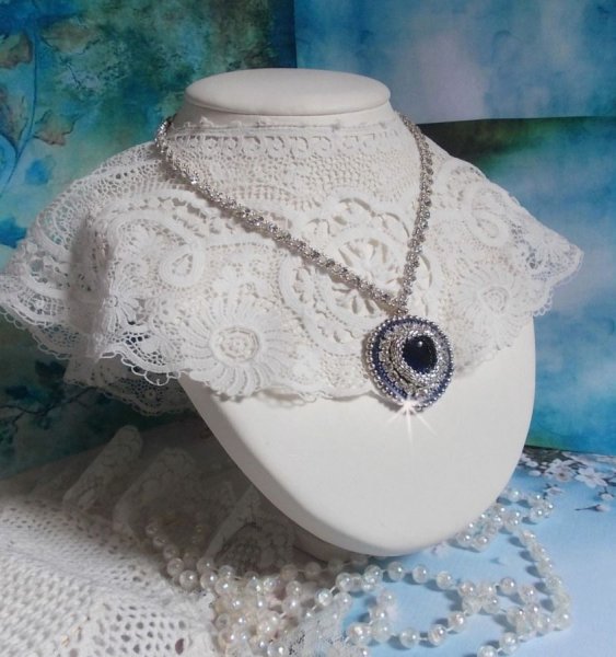 Blauwe Saffier ketting met Swarovski kristallen hart, Miyuki zilveren rocailles, bezels, 925/1000 zilveren slotje en verlengketting.