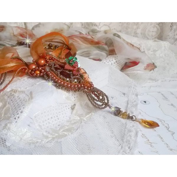 Souffle d'Automne Chic Ethnique hanger, geborduurd met parels en Swarovski kristal 