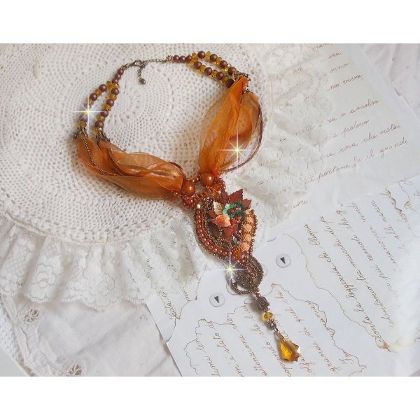 Souffle d'Automne Chic Ethnique hanger, geborduurd met parels en Swarovski kristal 