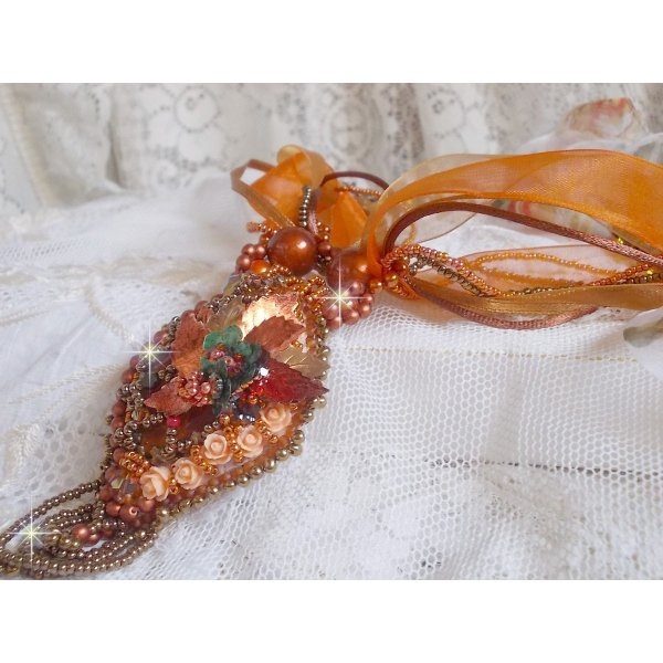 Souffle d'Automne Chic Ethnique hanger, geborduurd met parels en Swarovski kristal 