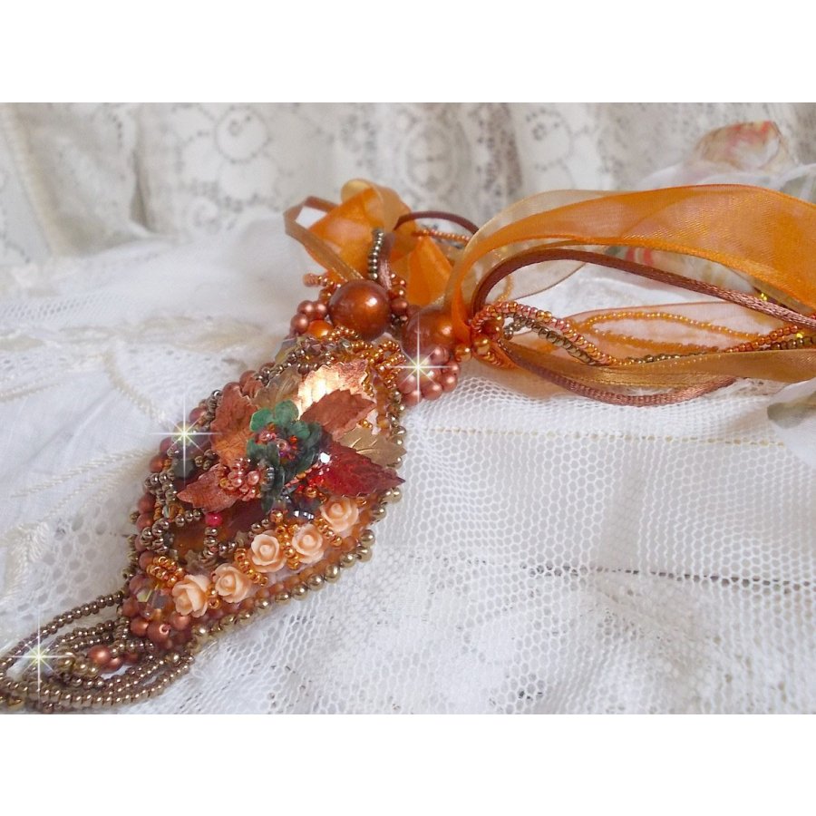Souffle d'Automne Chic Ethnique hanger, geborduurd met parels en Swarovski kristal 