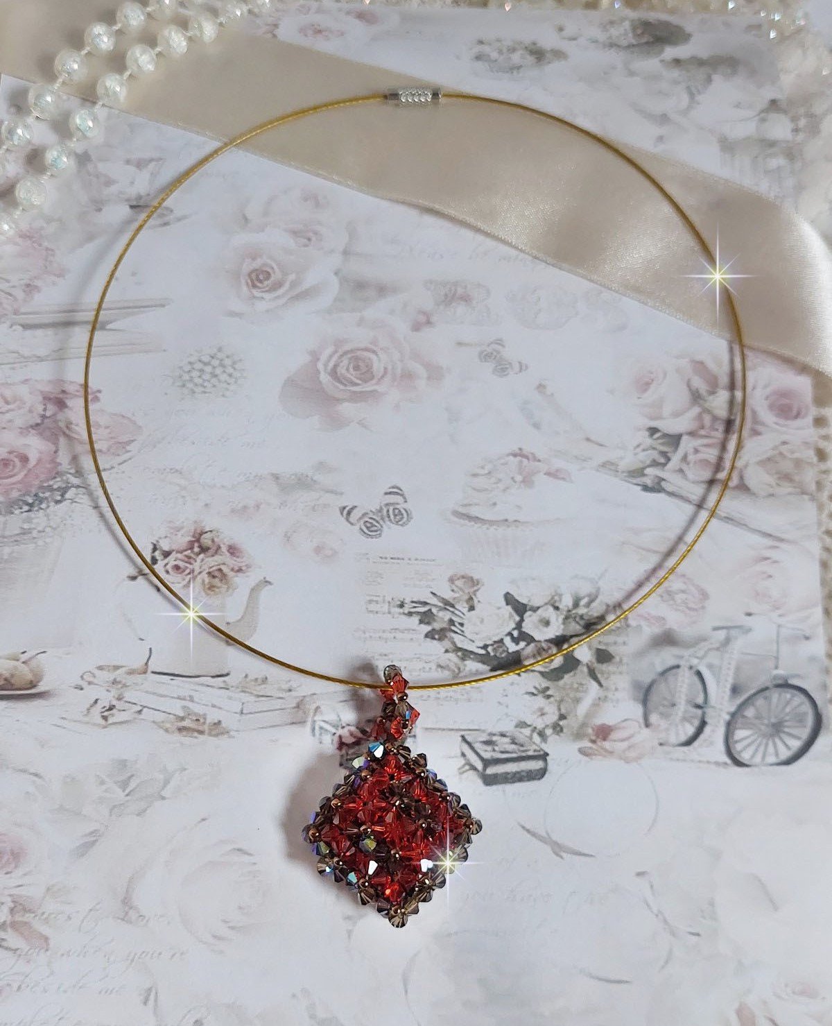 Camel hanger gemonteerd met Swarovski kristal facetten en spinners