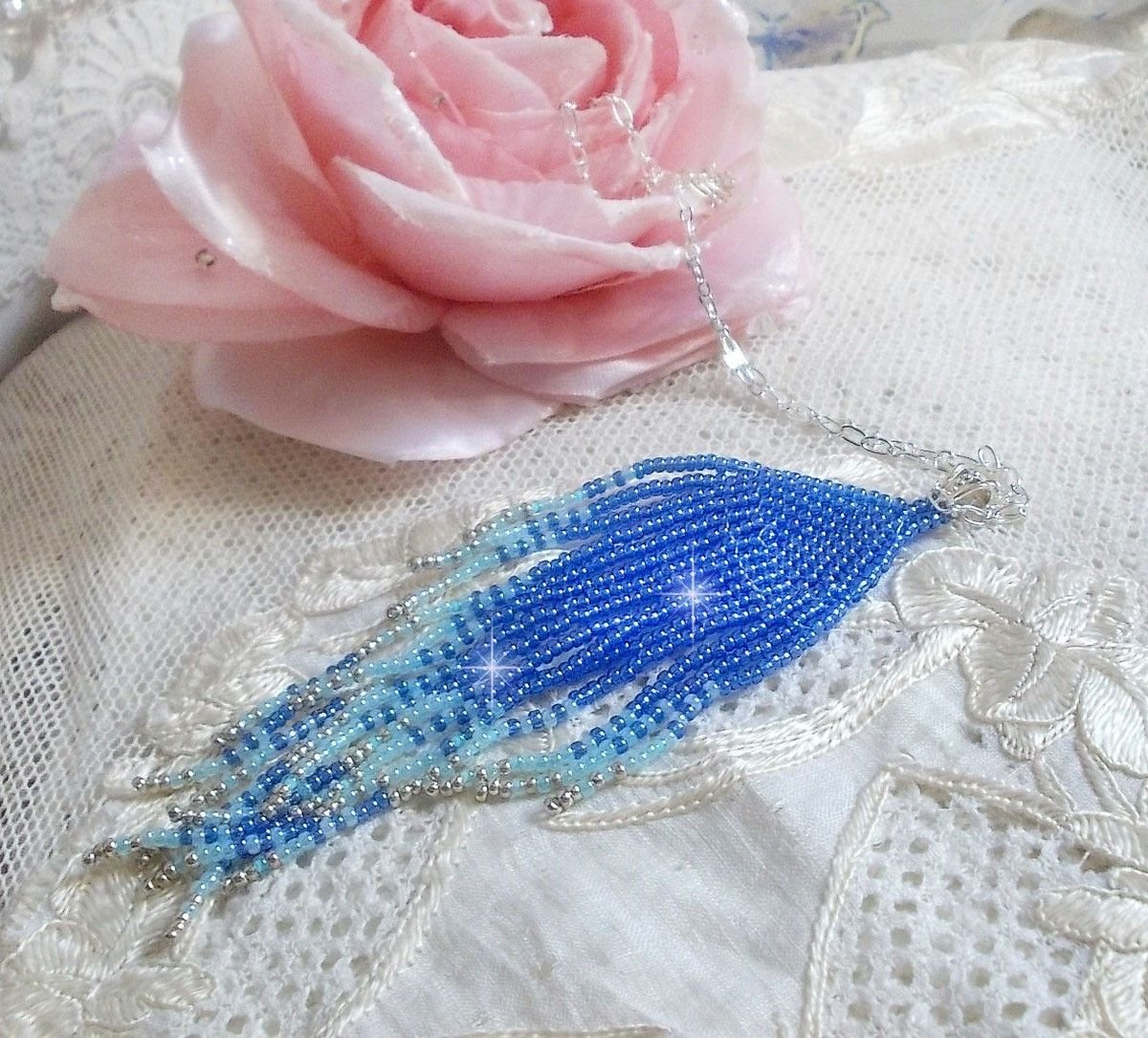 Zachte blauwe dromen hanger gemaakt met Sky Blue, saffier, zilveren kwaliteit zaad kralen met 925/1000 Sterling Silver accessoires