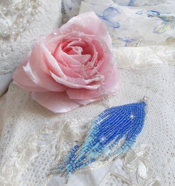 Zachte blauwe dromen hanger gemaakt met Sky Blue, saffier, zilveren kwaliteit zaad kralen met 925/1000 Sterling Silver accessoires