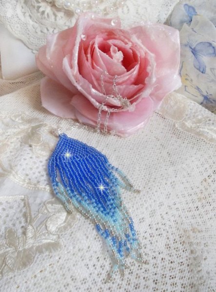 Zachte blauwe dromen hanger gemaakt met Sky Blue, saffier, zilveren kwaliteit zaad kralen met 925/1000 Sterling Silver accessoires