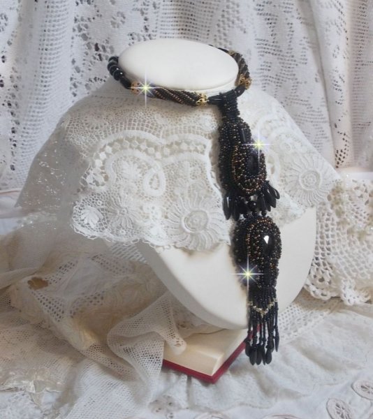 Black Habit Hanger geborduurd met ronde Onyx stenen, gefacetteerde hangers, gefacetteerde cilinderkralen, facetten en kwaliteitszaadkralen