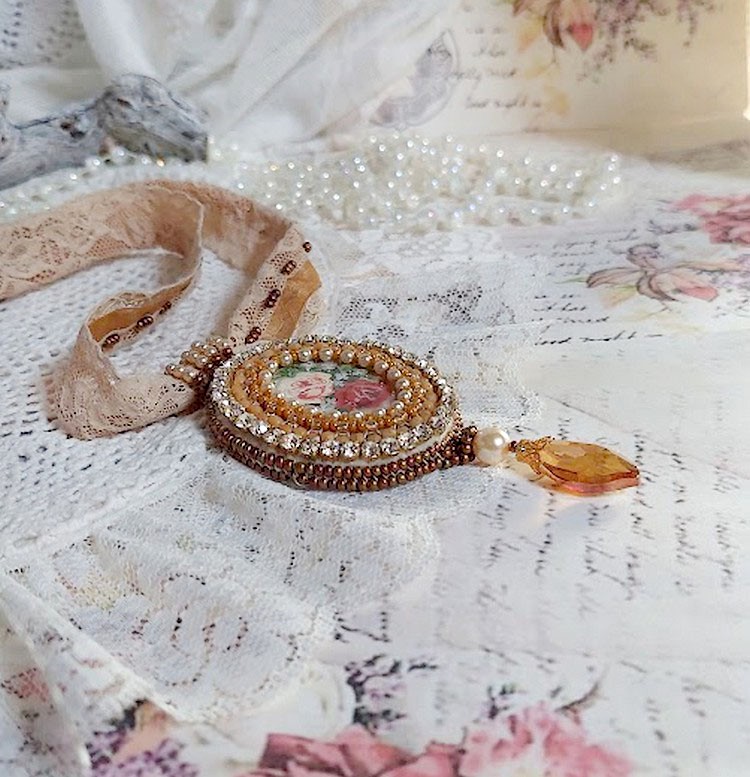 Reflets de Rosée hanger ketting, parels, Swarovski kristal en kant.